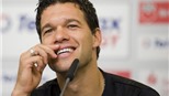 Leverkusen “lên đời” nhờ Ballack
